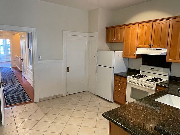 3rd image of 3354 Steiner St