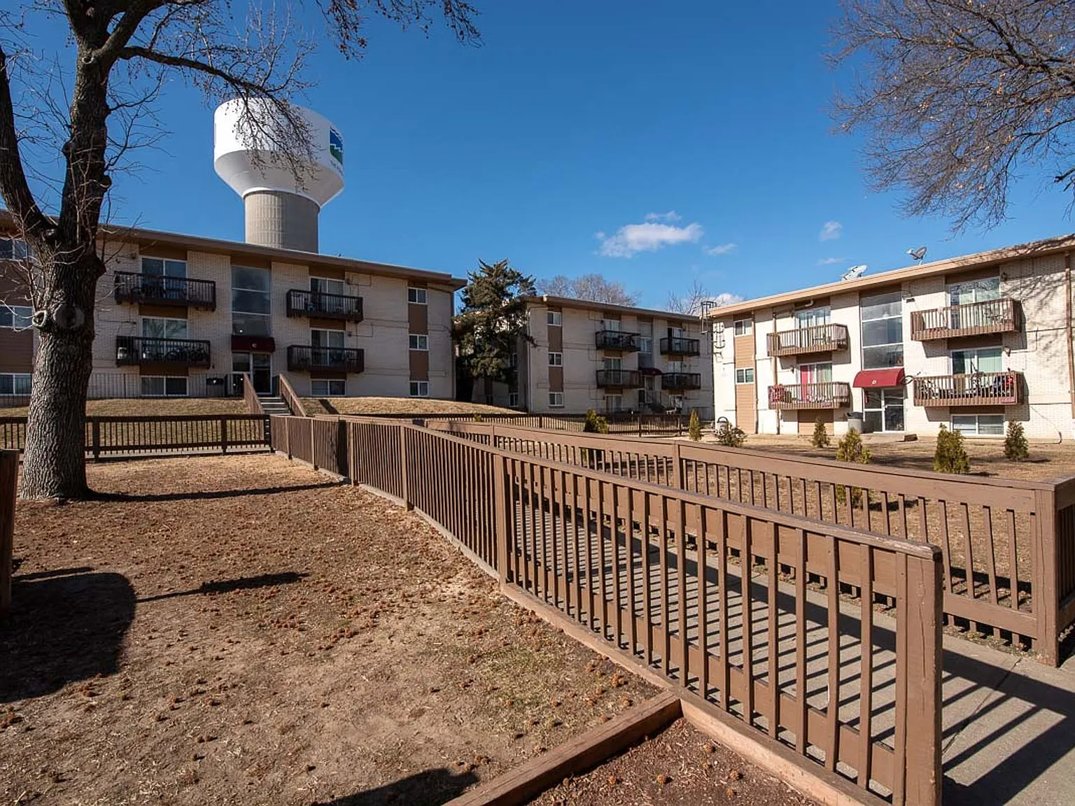 Eagle's Nest Apartments — Photo 1