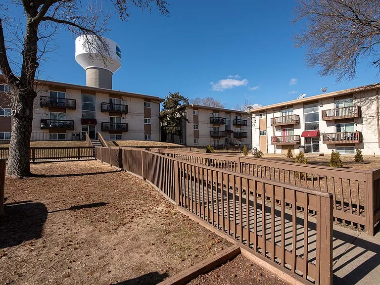 Eagle's Nest Apartments — Photo 1