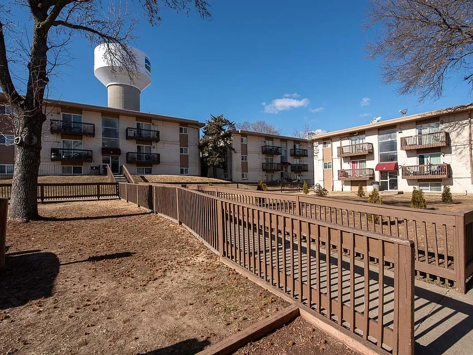 Eagle's Nest Apartments