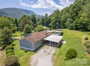 77 Evans Rd, Hendersonville, NC 28739
