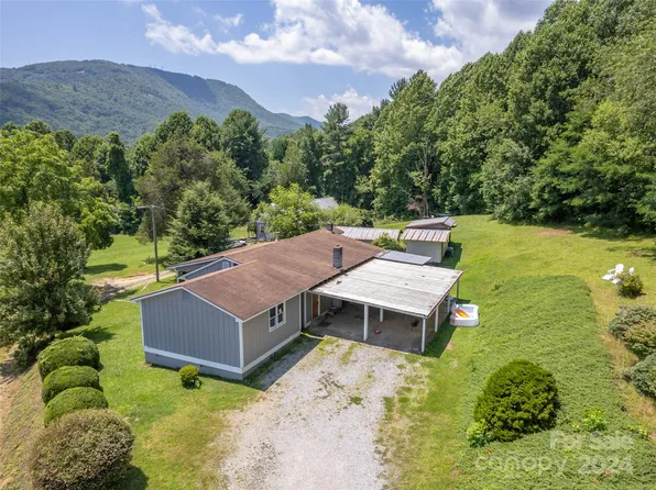 77 Evans Rd, Hendersonville, NC 28739
