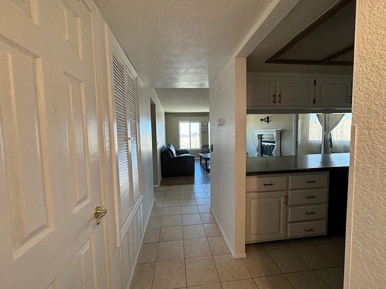2022 Merrill Ln #10G — Photo 17