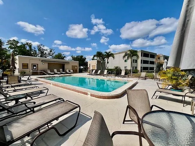 2 bed, 2.0 bath, 1365 sqft, $4,200 — Photo 4