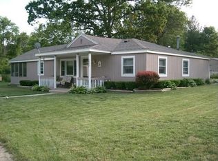 2842 Cherry Rd, Highland, MI 48356