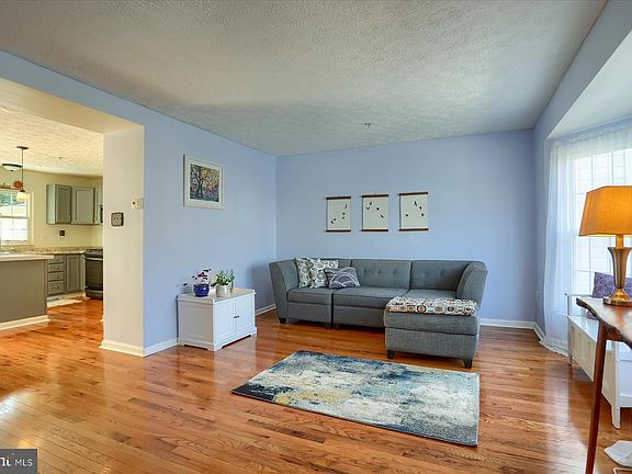 2nd image of 1025 Jeanett Way