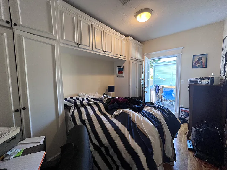 132 W 8th St #3 — Photo 17