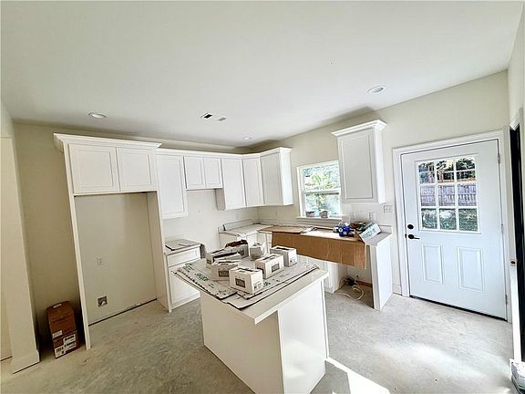 5th image of 66325 Markham Dr