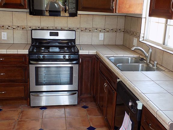 4th image of 3905 Vista Grande Dr