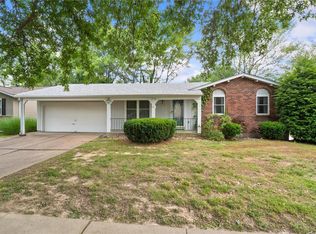 1276 Kings Trail Ln, Fenton, MO 63026