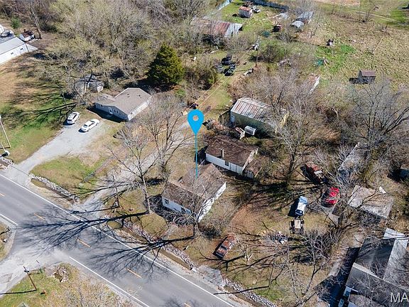 3rd image of 221 N Main St