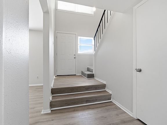 2nd image of 1261 Clydesdale Ln #1