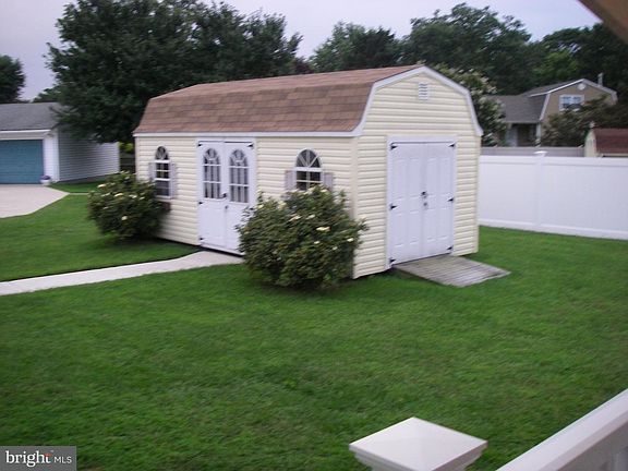 2nd image of 588 Brentwood Dr