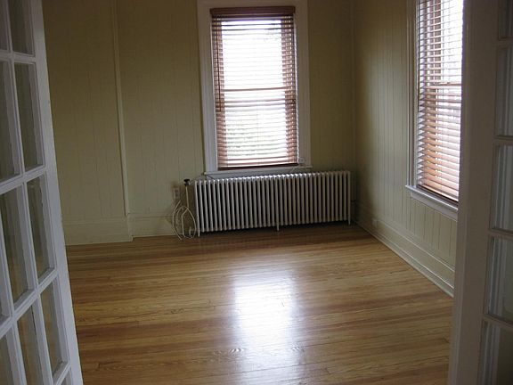 4th image of 208 Grand Ave APT 3