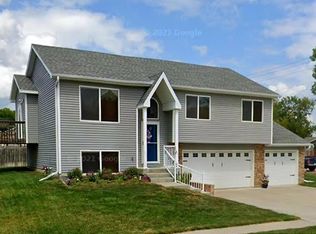 180 Vince Dr, Bennet, NE 68317