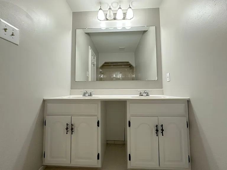 11560 Holly Briar Ln — Photo 41
