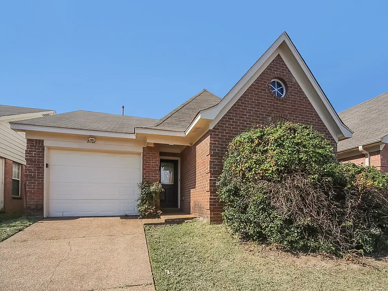 2731 Maggie Woods Pl — Photo 1