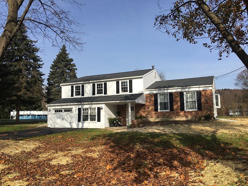 1st image of 11 Algonquin Dr