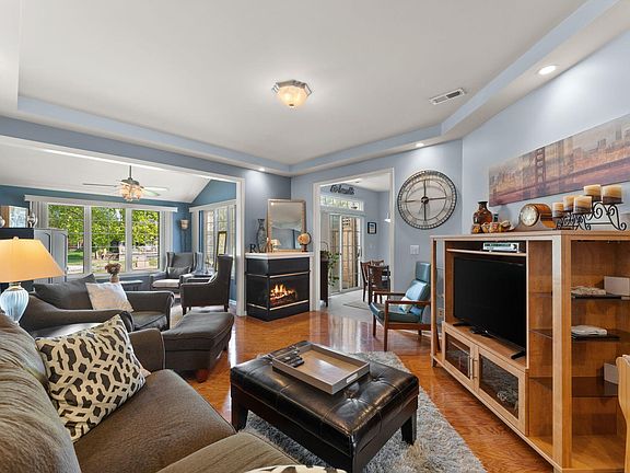 4th image of 8092 Tuckaway Ct