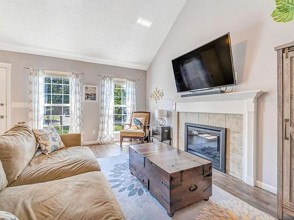 5th image of 224 Stamford Dr