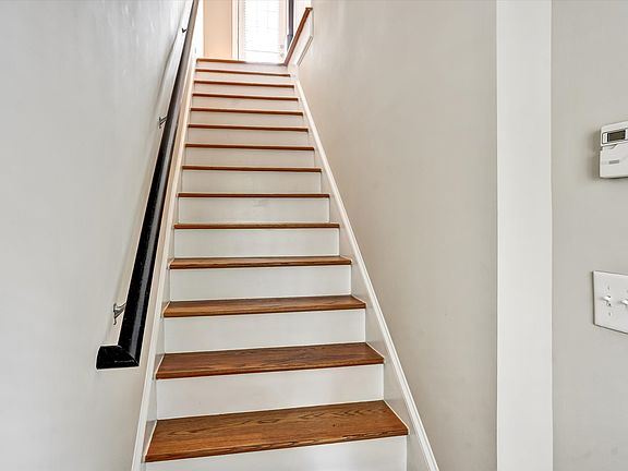 3rd image of 324 Carlyle Park Dr