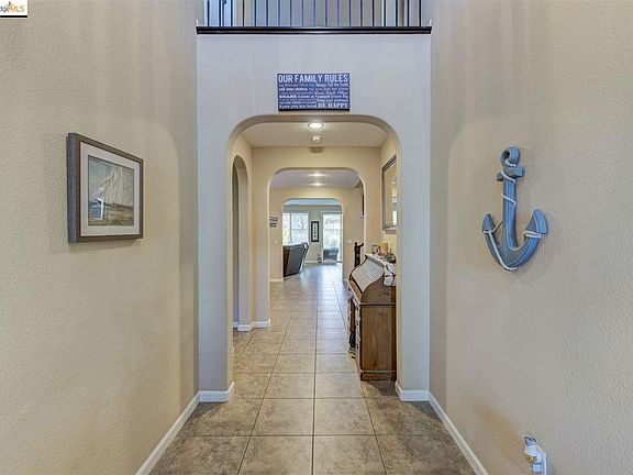3rd image of 8557 Pinehollow Cir