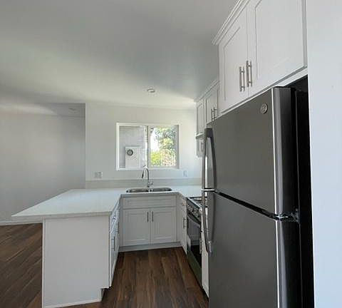 2nd image of 701 1/2 Hobart St