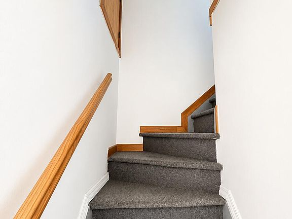 5th image of 224 Freeborn St