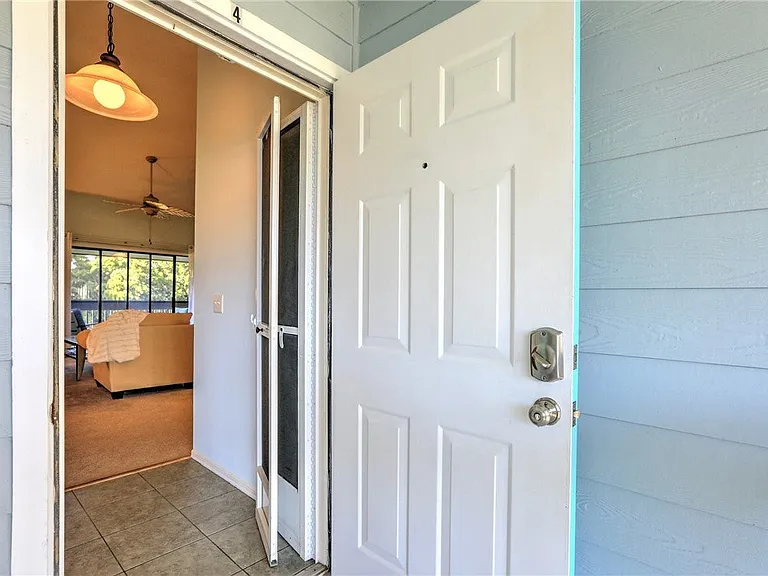 9635 Riverside Dr #4 — Photo 5