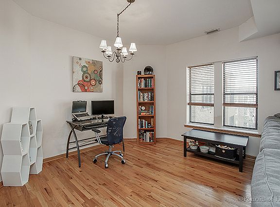 5th image of 4405 N Sacramento Ave #313