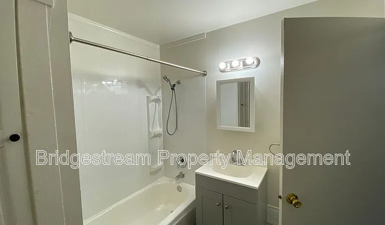 14 Nassau St — Photo 8