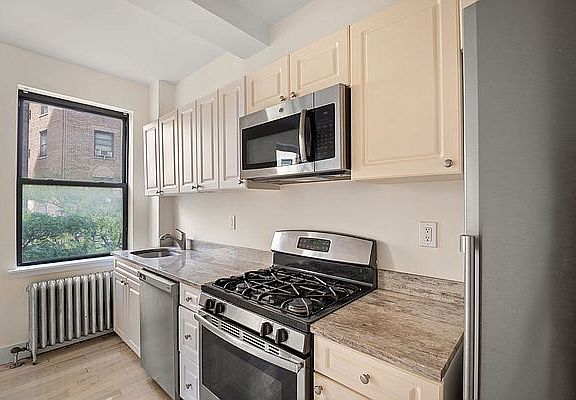 2nd image of 636 W 174th St APT 2D