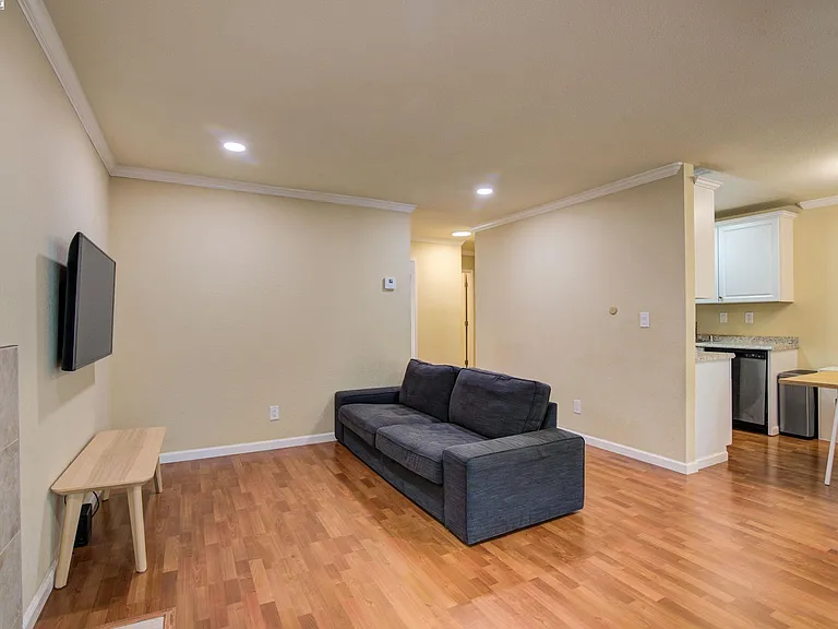 2131 Northwood Cir #F — Photo 6