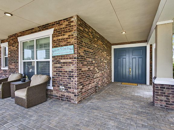 3rd image of 929 Sterling Pine Place