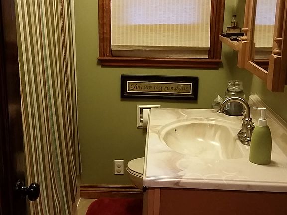5th image of 215 W Cedar St