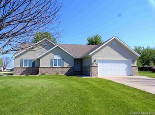 590 Colleen St, Woodhull, IL