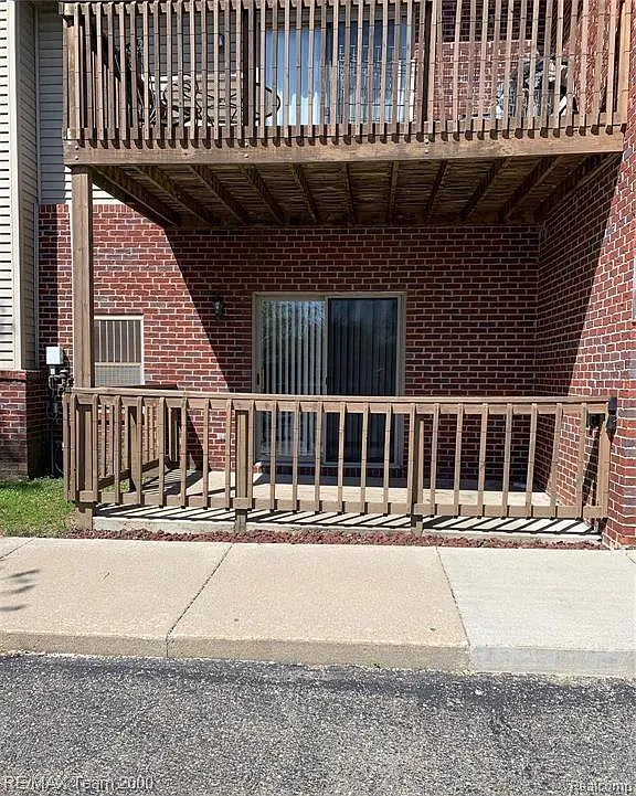 2 bed, 1.0 bath, 1073 sqft, $1,600 — Photo 2