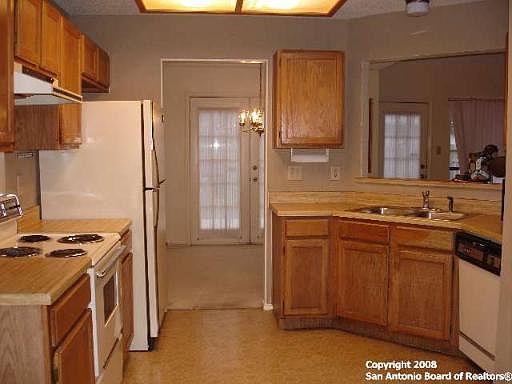 4th image of 13842 LAUREL HOLLOW