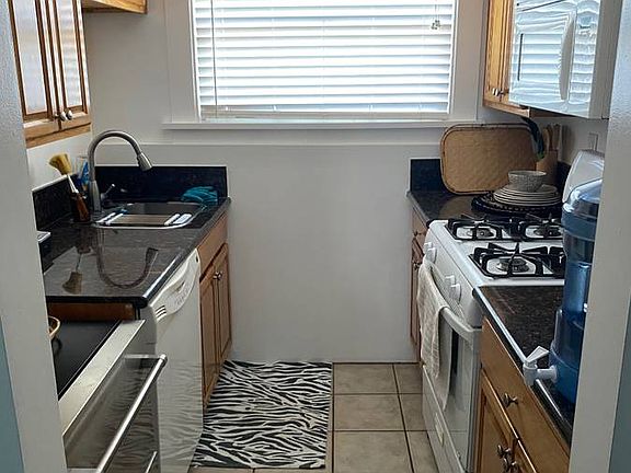 5th image of 388 E Ocean Blvd