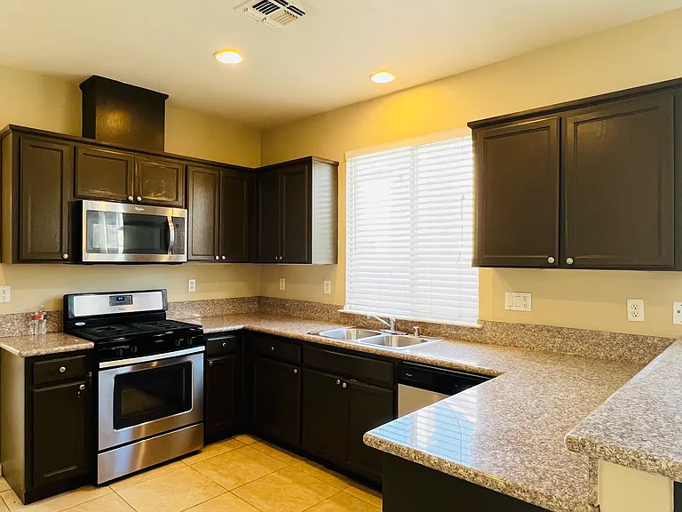 1476 Gentry Ln — Photo 4