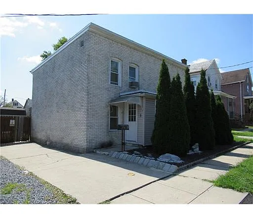 8 Florence Ave photo 1