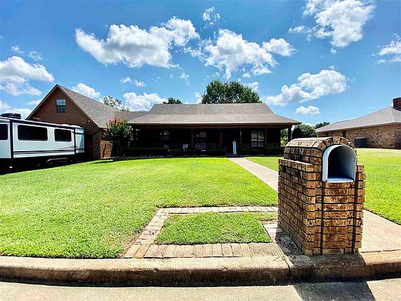 3rd image of 303 Kimball Cir