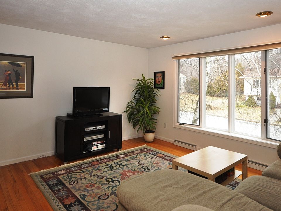 1st image of 3 Joyce Dr