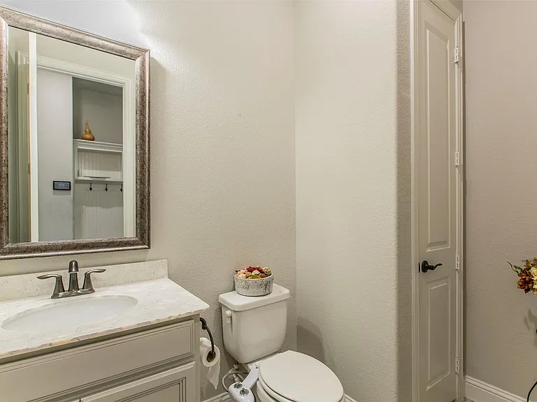 1015 Zachary Way — Photo 8