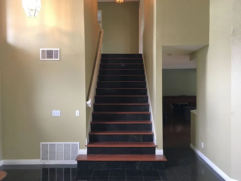 1349 Crestmont Dr — Photo 9