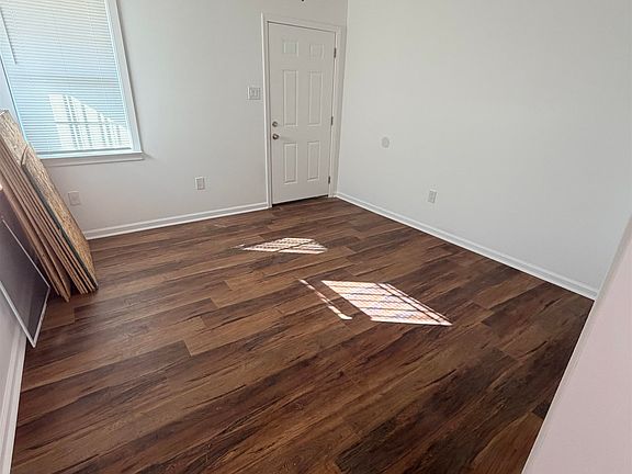 5th image of 1304 Oak St