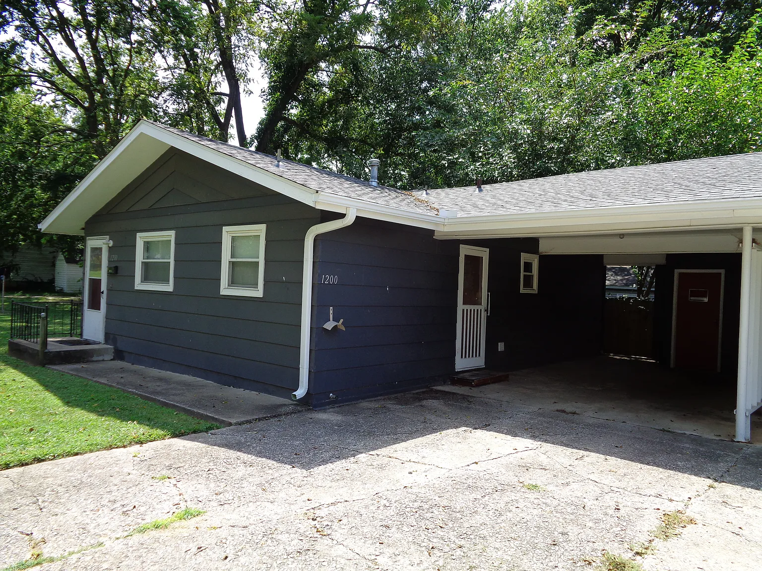 2 bed, 690 sqft, $825 — Photo 1