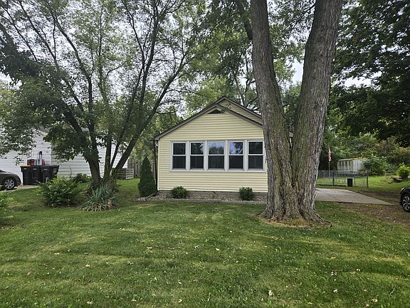 3rd image of 3958 Byron Rd