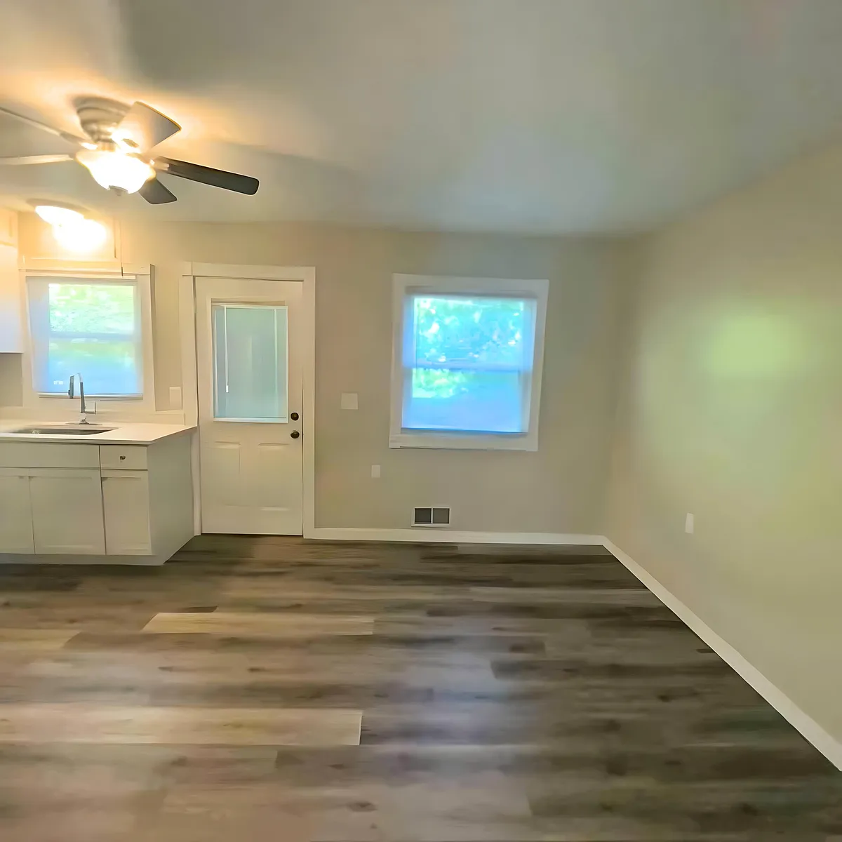Building Photo - Lincoln Manor