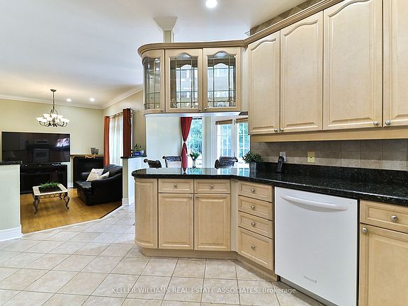 4th image of 38 Eaglewood Blvd